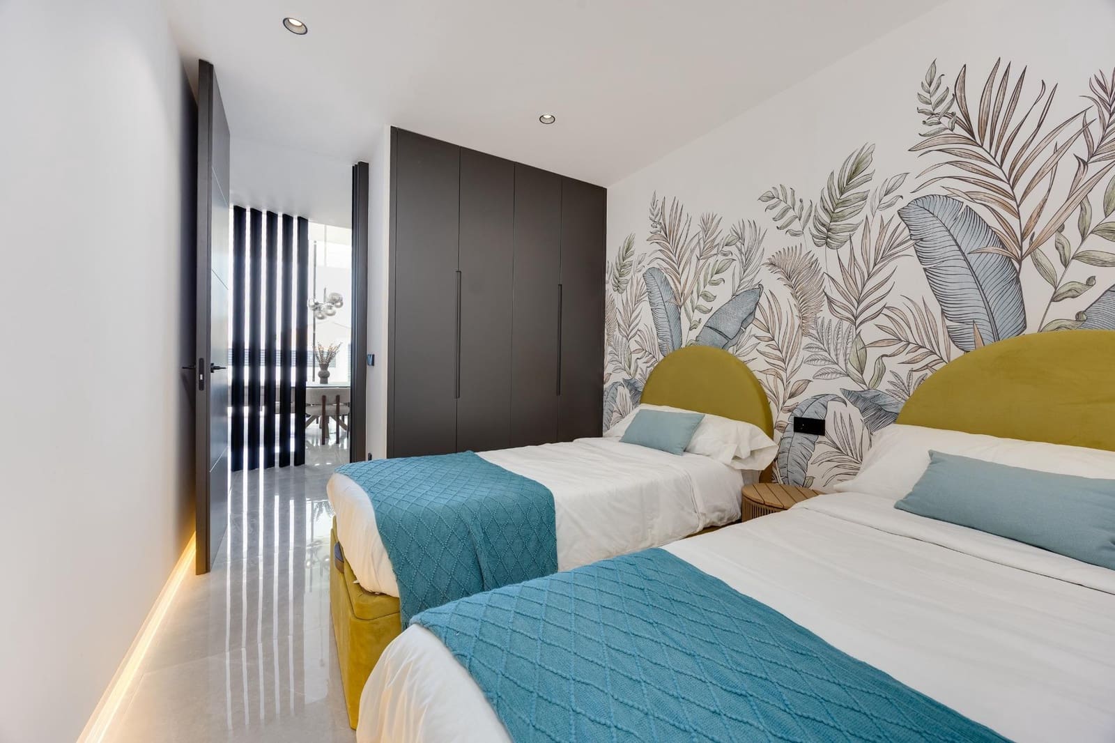3 soveværelse Villa til salg i Torrevieja med swimmingpool - € 790.000 (Ref: 10030710)