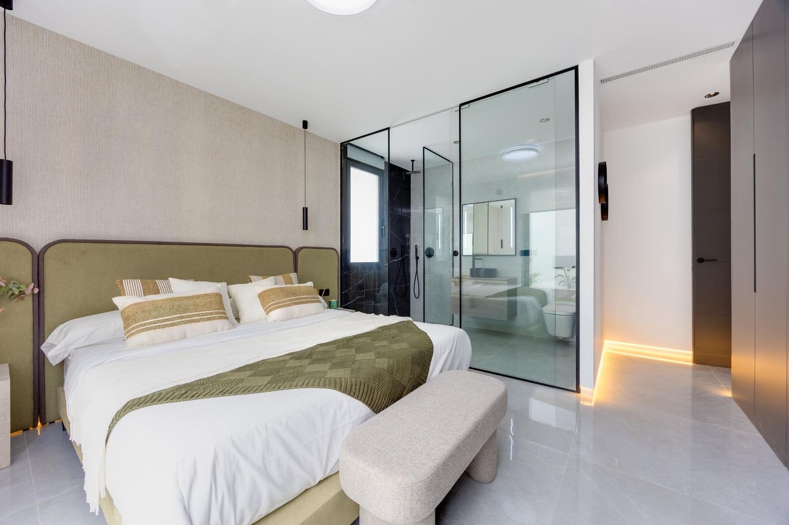 3 soveværelse Villa til salg i Torrevieja med swimmingpool - € 790.000 (Ref: 10030710)