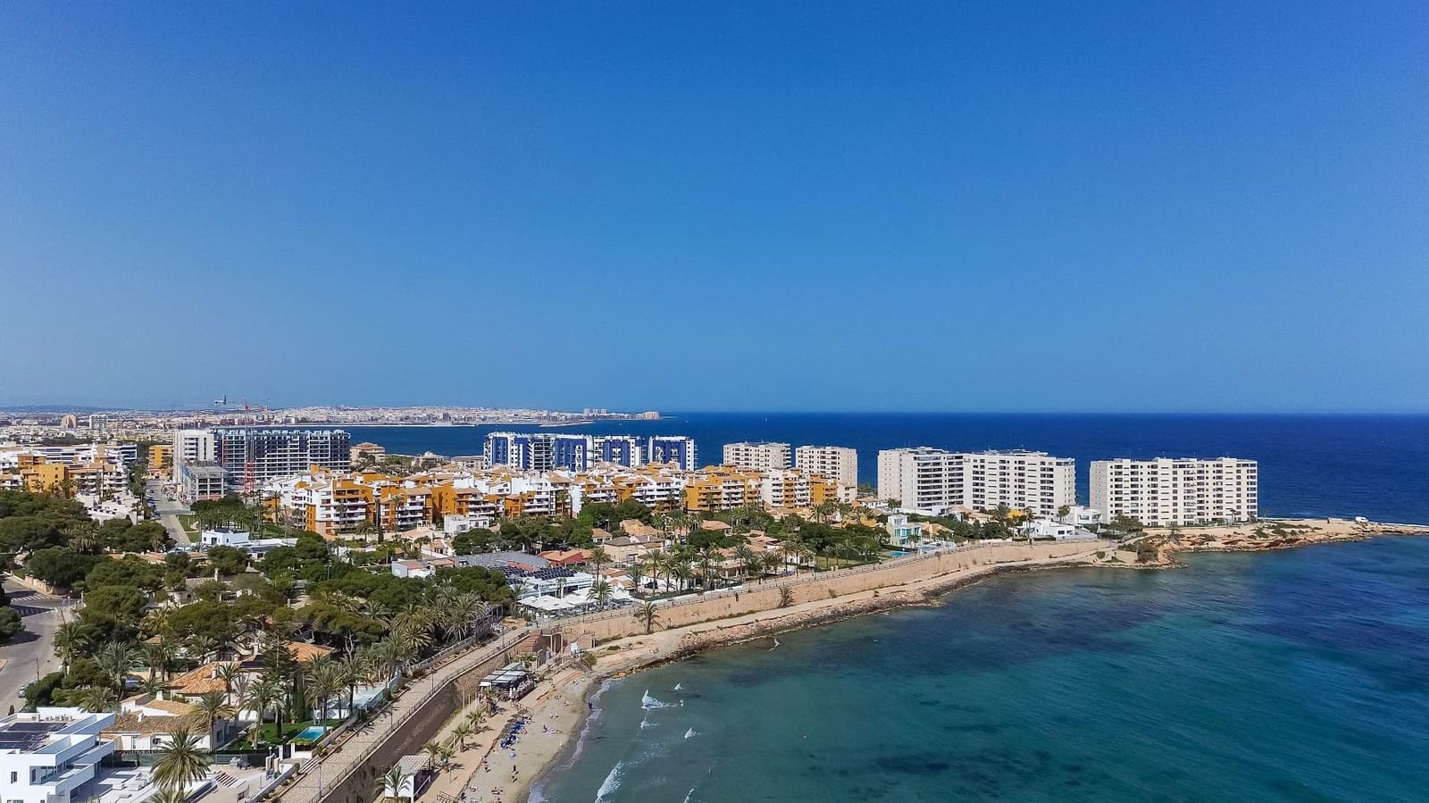 3 soveværelse Villa til salg i Torrevieja med swimmingpool - € 790.000 (Ref: 10030710)