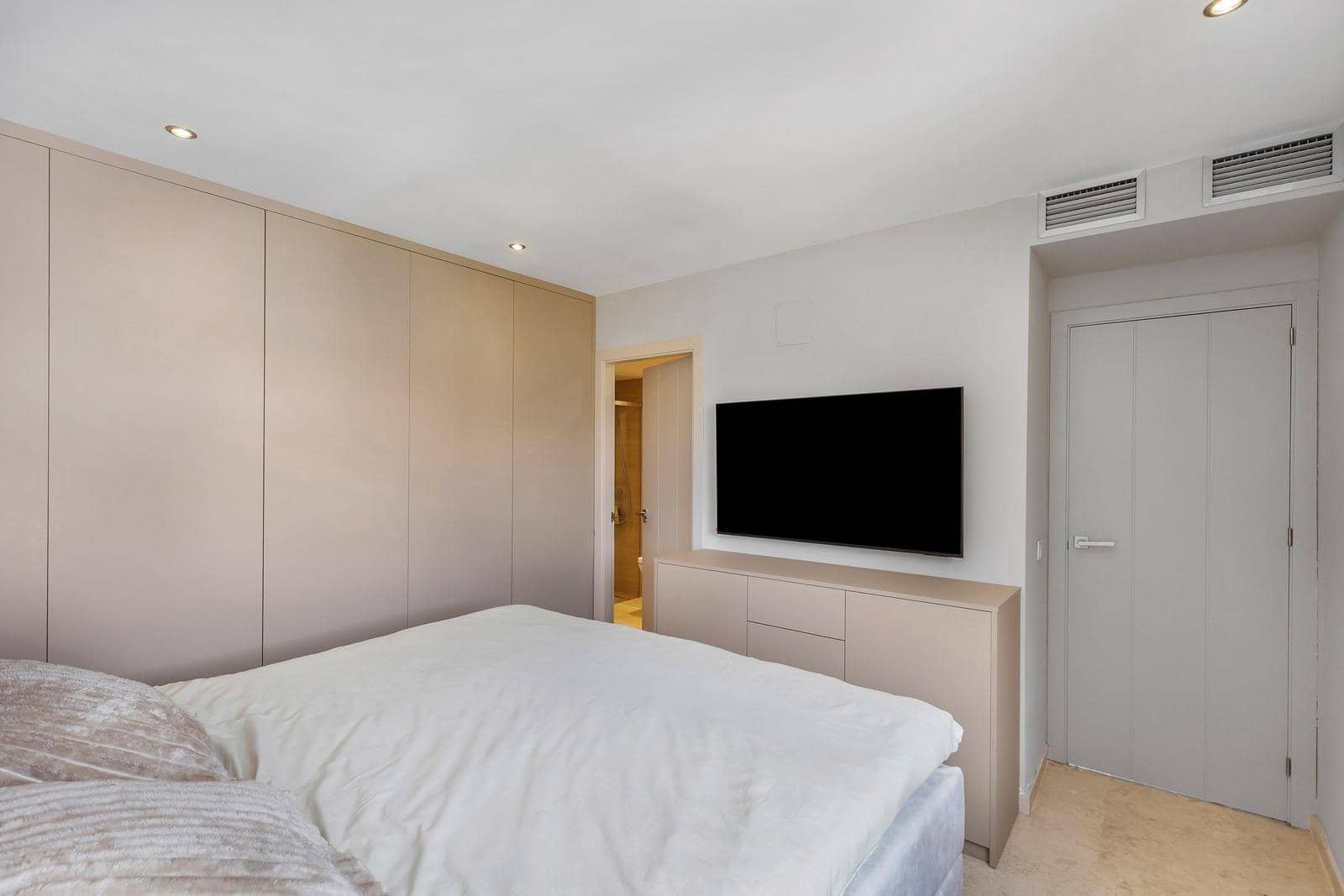 Ático de 3 habitaciones en Punta Prima en venta con piscina garaje - 449.000 € (Ref: 10038442)