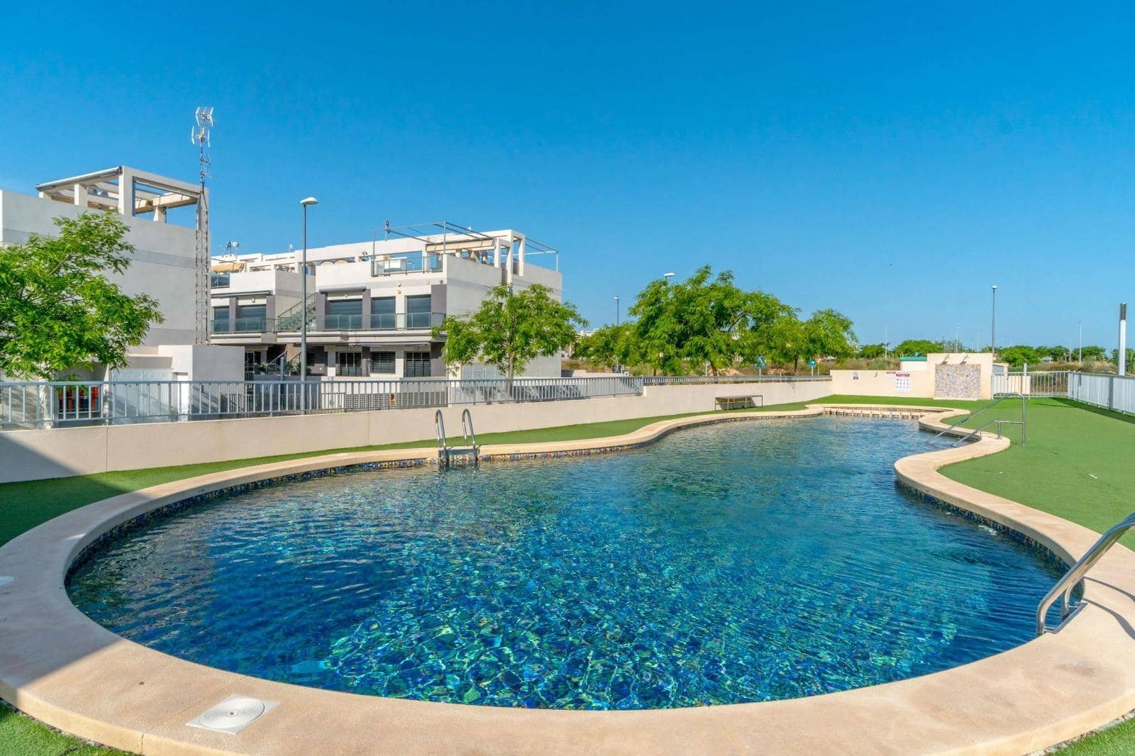 2 quarto Apartamento para venda em Pilar de la Horadada com piscina - 240 000 € (Ref: 10045225)