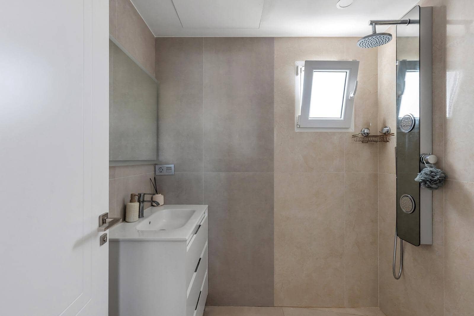 6 sypialnia Willa na sprzedaż w Los Balcones z basenem garażem - 849 000 € (Ref: 10045226)