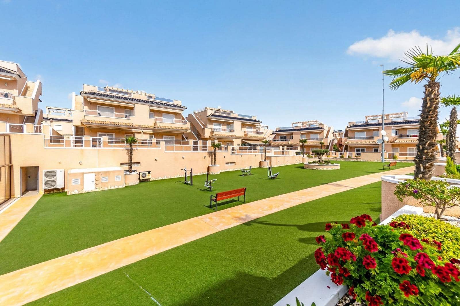 2 Zimmer Apartment zu verkaufen in Punta Prima mit Pool Garage - 284.000 € (Ref: 10050353)