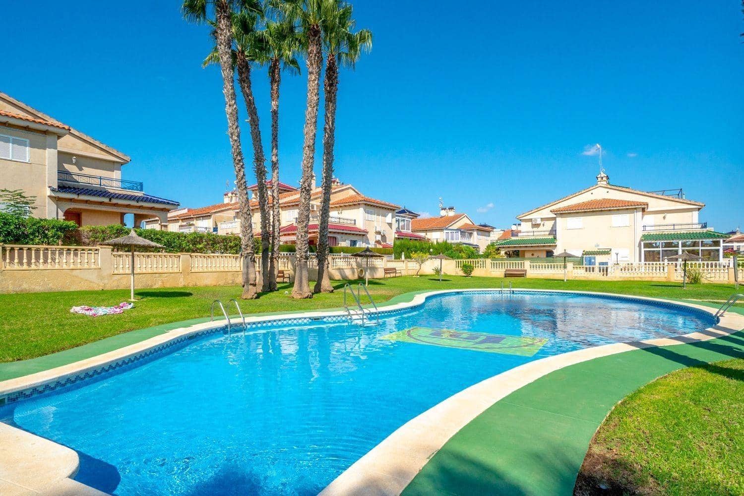 3 chambre Villa/Maison Mitoyenne à vendre à Orihuela Costa avec piscine - 279 000 € (Ref: 10067865)