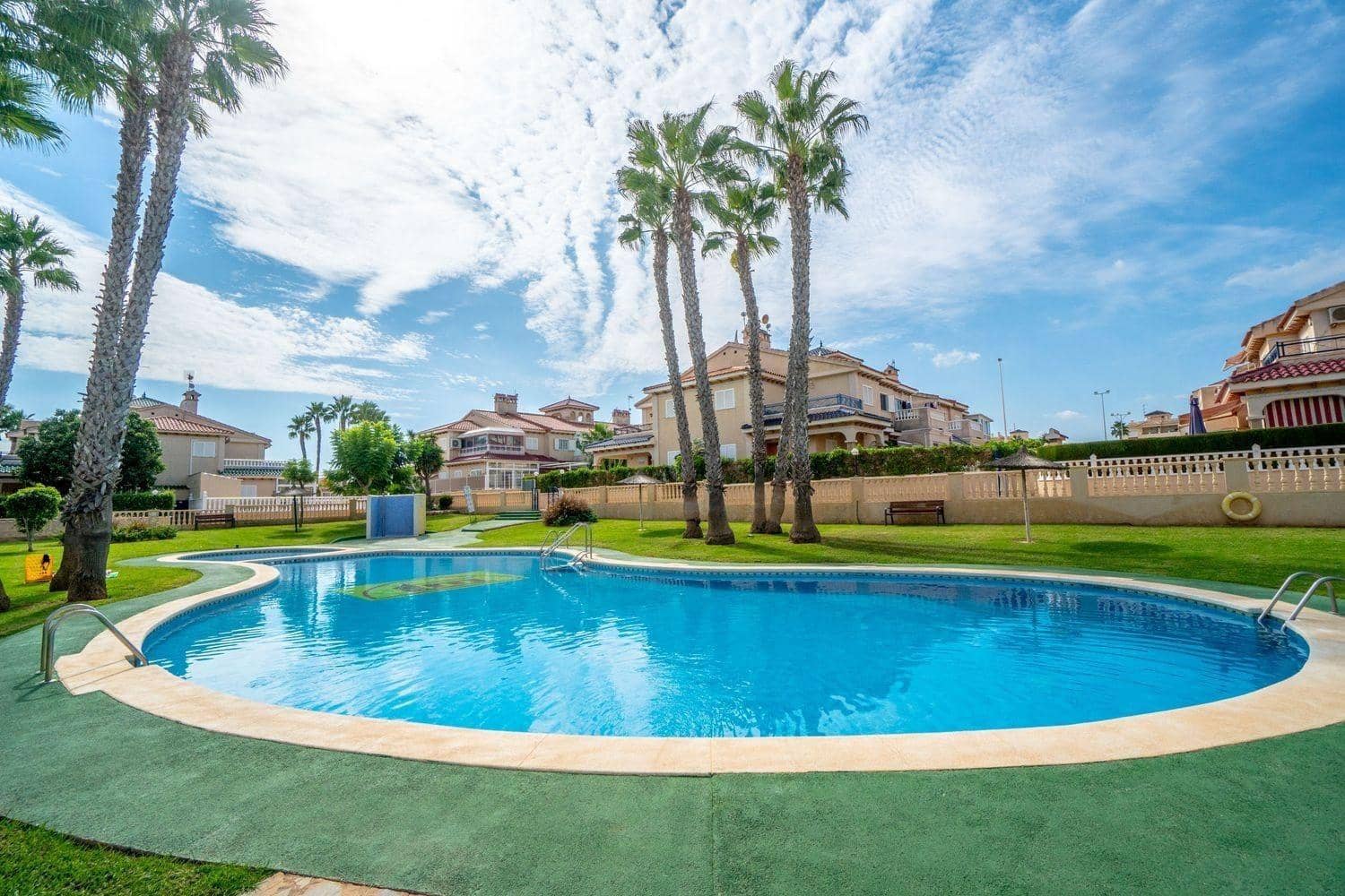 3 chambre Villa/Maison Mitoyenne à vendre à Orihuela Costa avec piscine - 279 000 € (Ref: 10067865)
