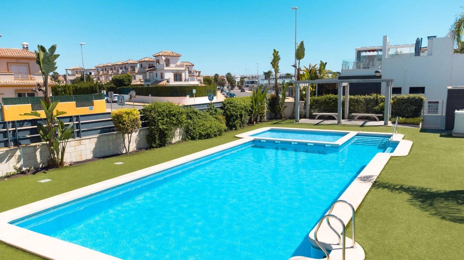 3 chambre Villa/Maison à vendre à Orihuela Costa avec piscine - 395 000 € (Ref: 10070857)