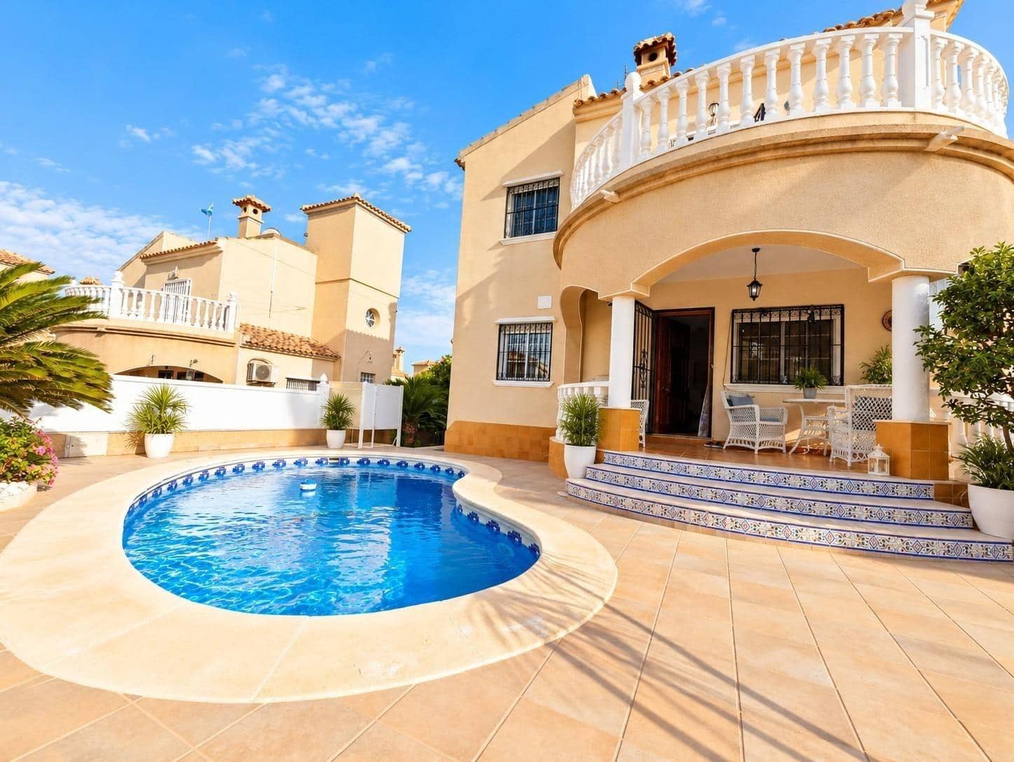 Chalet de 3 habitaciones en Orihuela Costa en venta con piscina - 369.000 € (Ref: 10102548)
