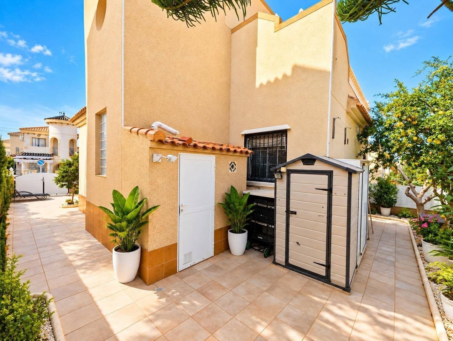 Chalet de 3 habitaciones en Orihuela Costa en venta con piscina - 369.000 € (Ref: 10102548)