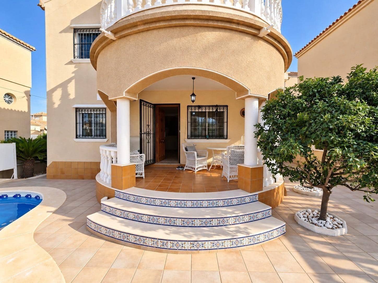 Chalet de 3 habitaciones en Orihuela Costa en venta con piscina - 369.000 € (Ref: 10102548)