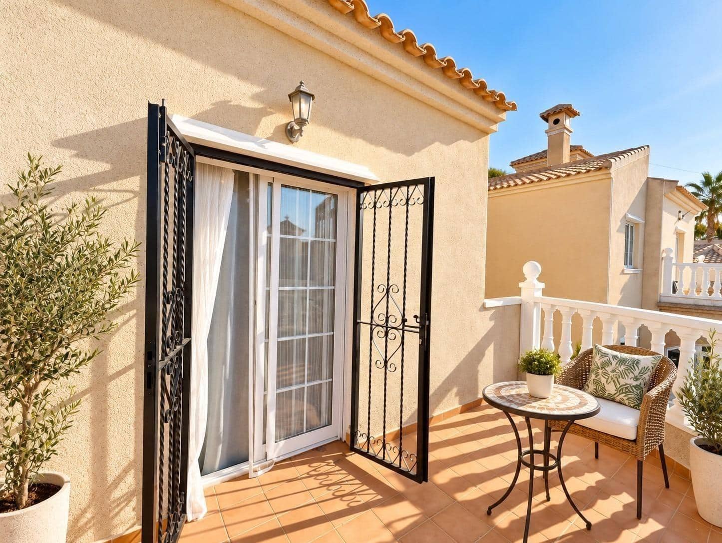 Chalet de 3 habitaciones en Orihuela Costa en venta con piscina - 369.000 € (Ref: 10102548)