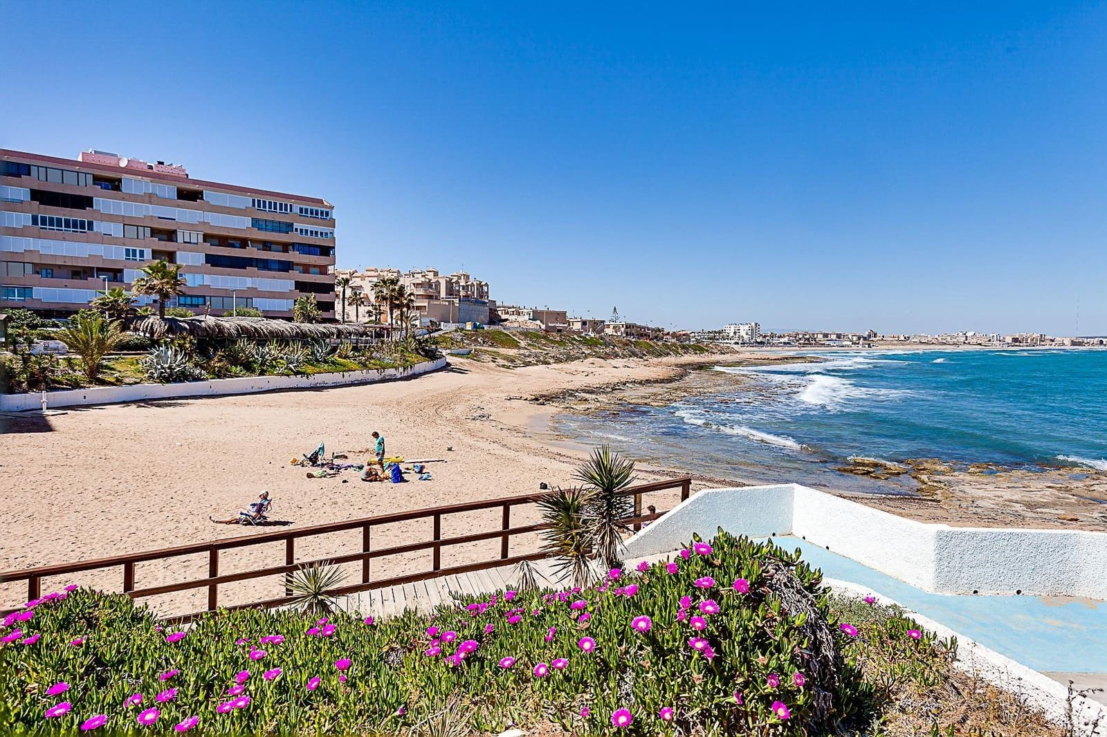 Apartamento de 2 habitaciones en Torrevieja en venta con piscina - 169.990 € (Ref: 10151470)