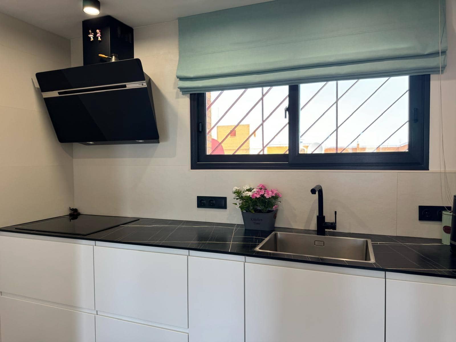 2 makuuhuone Kattohuoneisto myytävänä paikassa Torrevieja mukana uima-altaan 
autotalli - 210 000 € (Ref: 10165216)