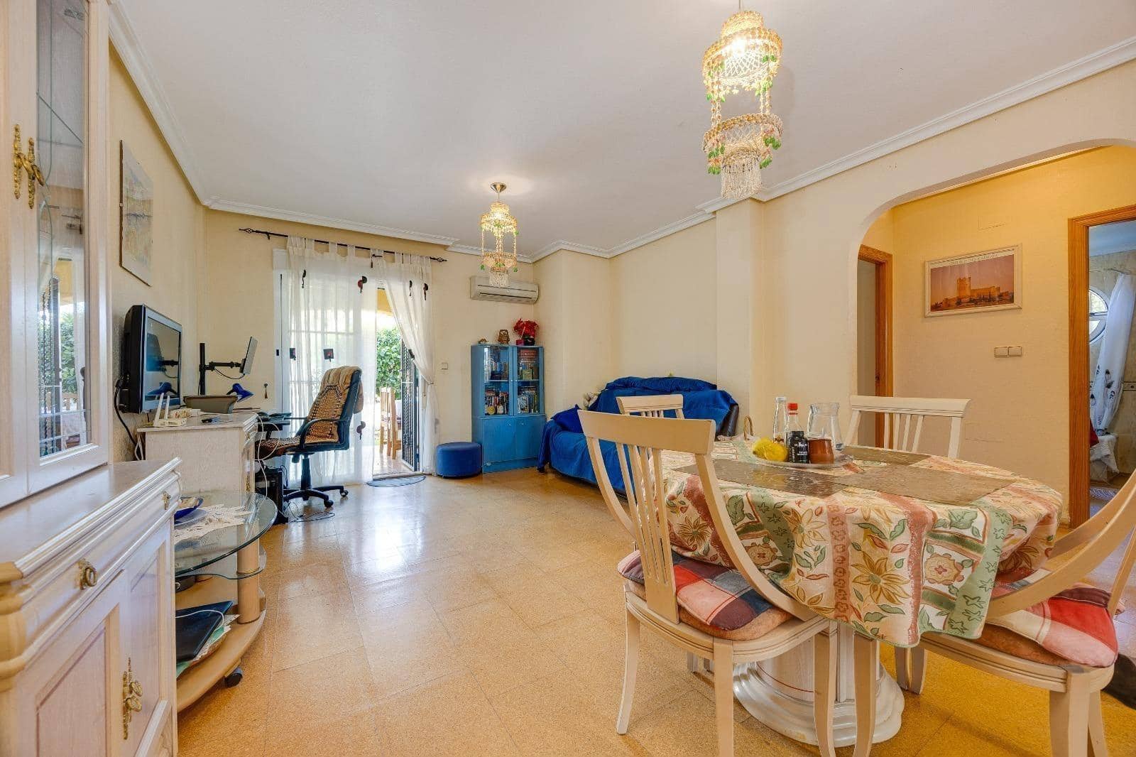 2 makuuhuone Bungalow myytävänä paikassa Orihuela Costa mukana uima-altaan - 198 000 € (Ref: 10183089)