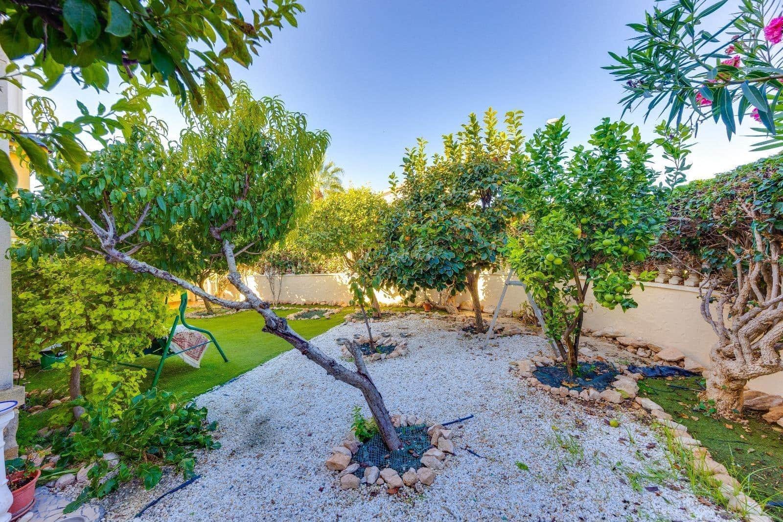 2 makuuhuone Bungalow myytävänä paikassa Orihuela Costa mukana uima-altaan - 198 000 € (Ref: 10183089)