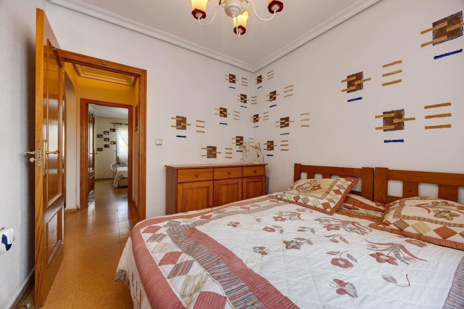 2 makuuhuone Bungalow myytävänä paikassa Orihuela Costa mukana uima-altaan - 198 000 € (Ref: 10183089)