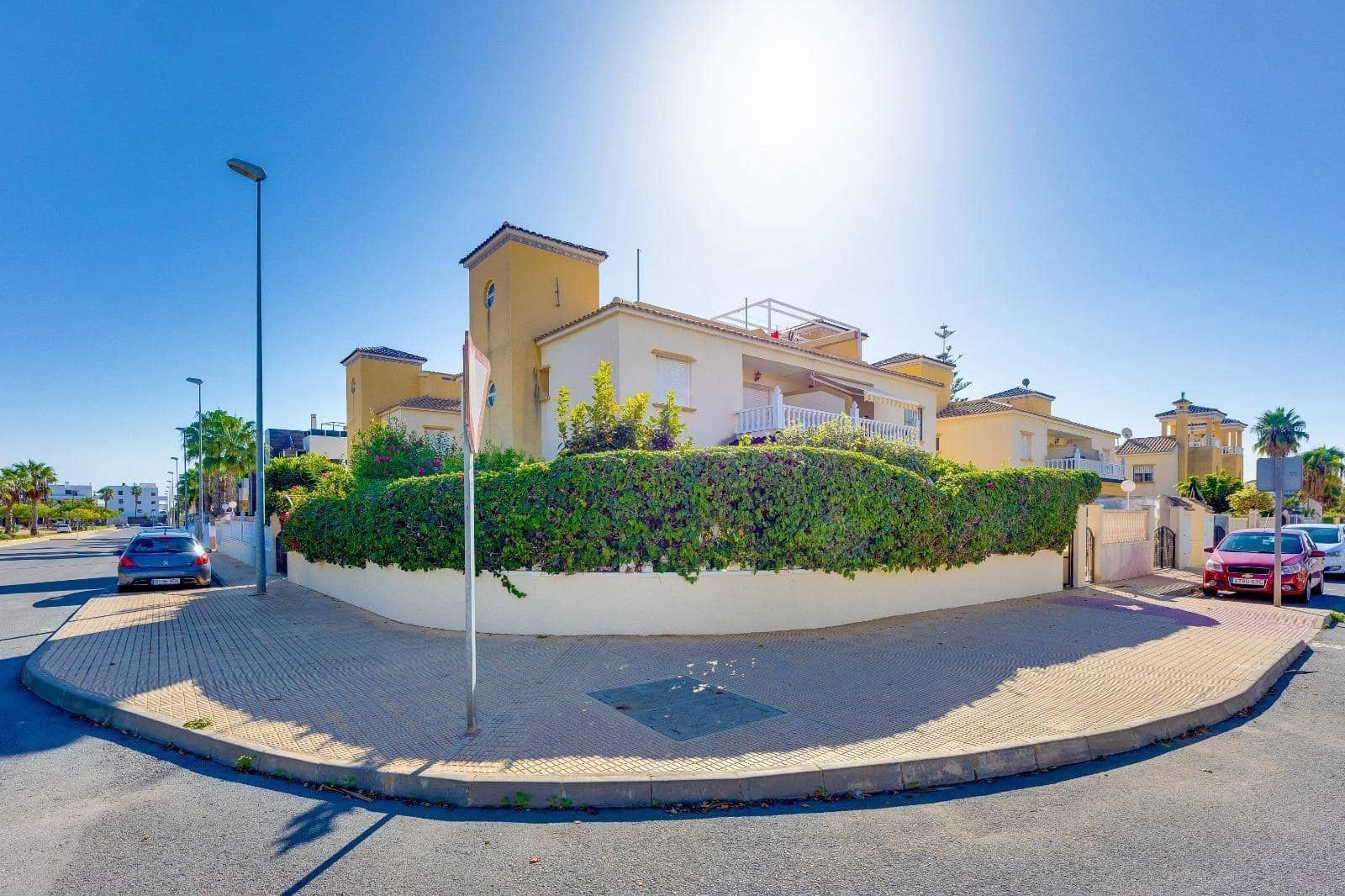 2 makuuhuone Bungalow myytävänä paikassa Orihuela Costa mukana uima-altaan - 198 000 € (Ref: 10183089)