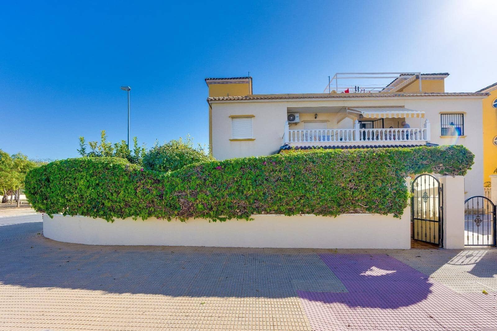 2 makuuhuone Bungalow myytävänä paikassa Orihuela Costa mukana uima-altaan - 198 000 € (Ref: 10183089)