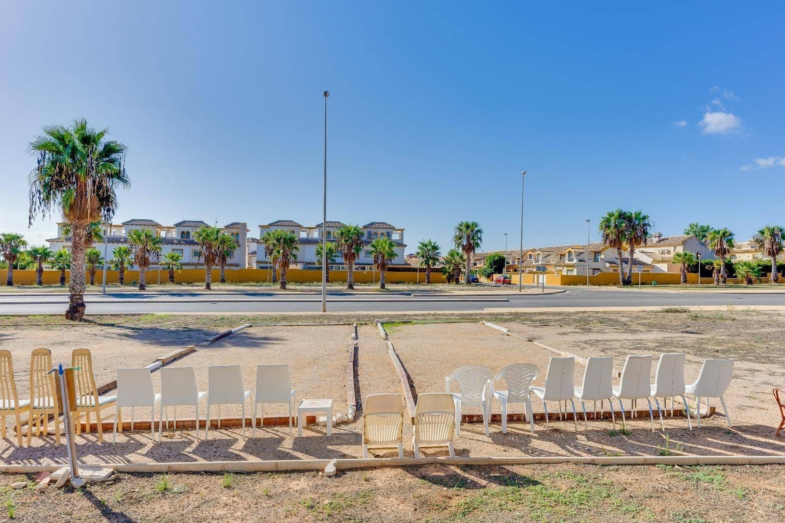 2 makuuhuone Bungalow myytävänä paikassa Orihuela Costa mukana uima-altaan - 198 000 € (Ref: 10183089)