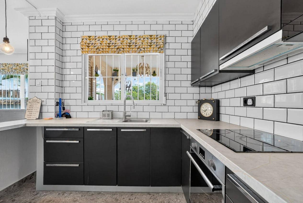 5 slaapkamer Villa te koop in Filipinas met zwembad - € 425.000 (Ref: 10187297)