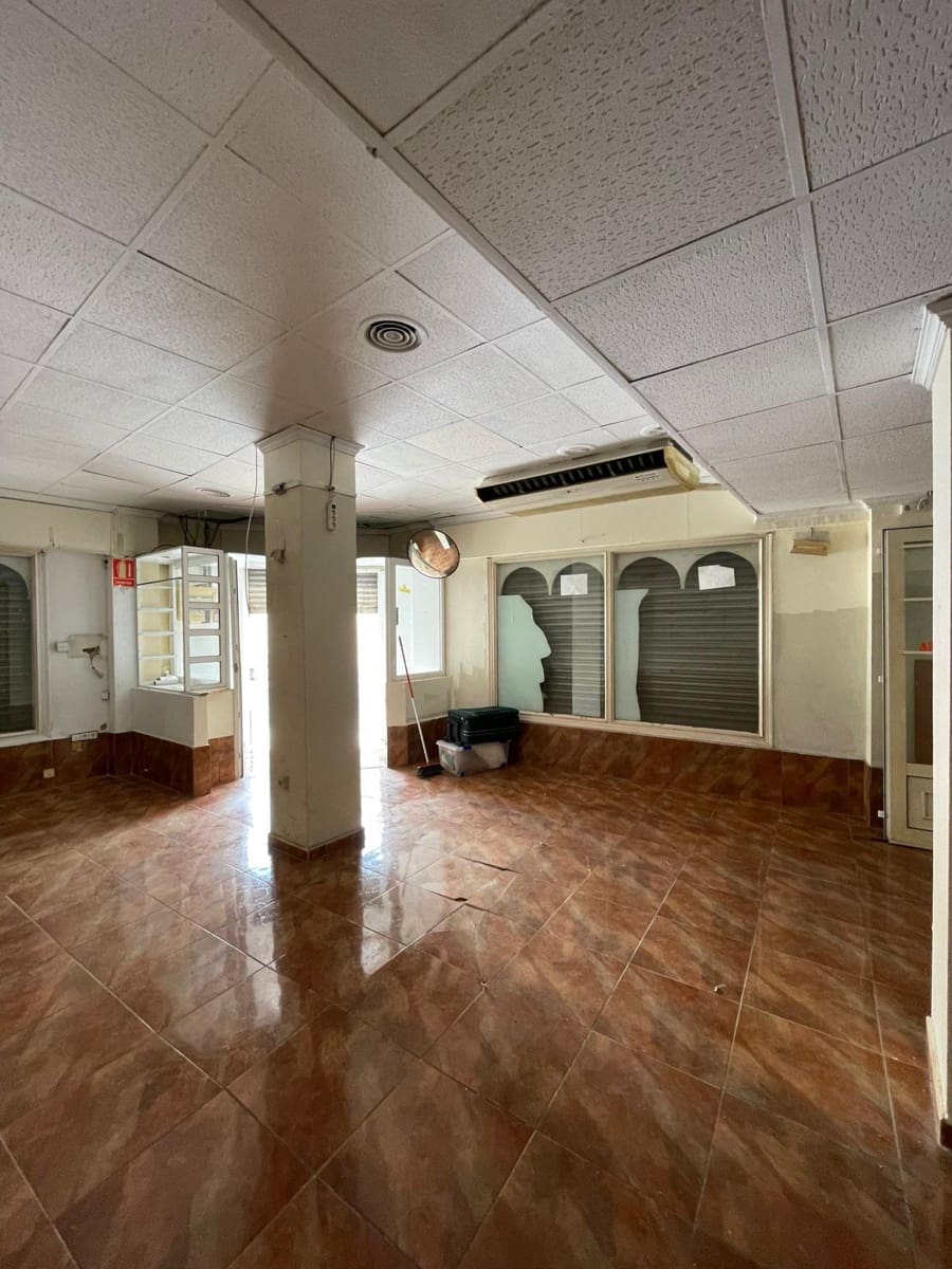 Commerciale in vendita in Torrevieja - 125.000 € (Rif: 8178257)