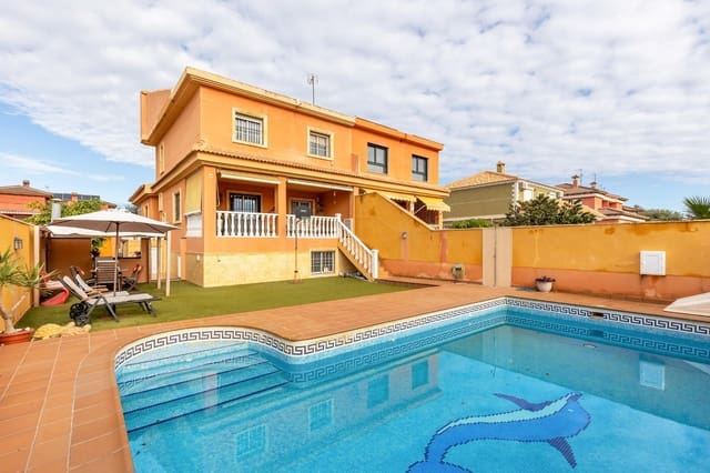 4 bedroom Semi-detached Villa for sale in Torrevieja with pool garage - € 479,000 (Ref: 8720171)