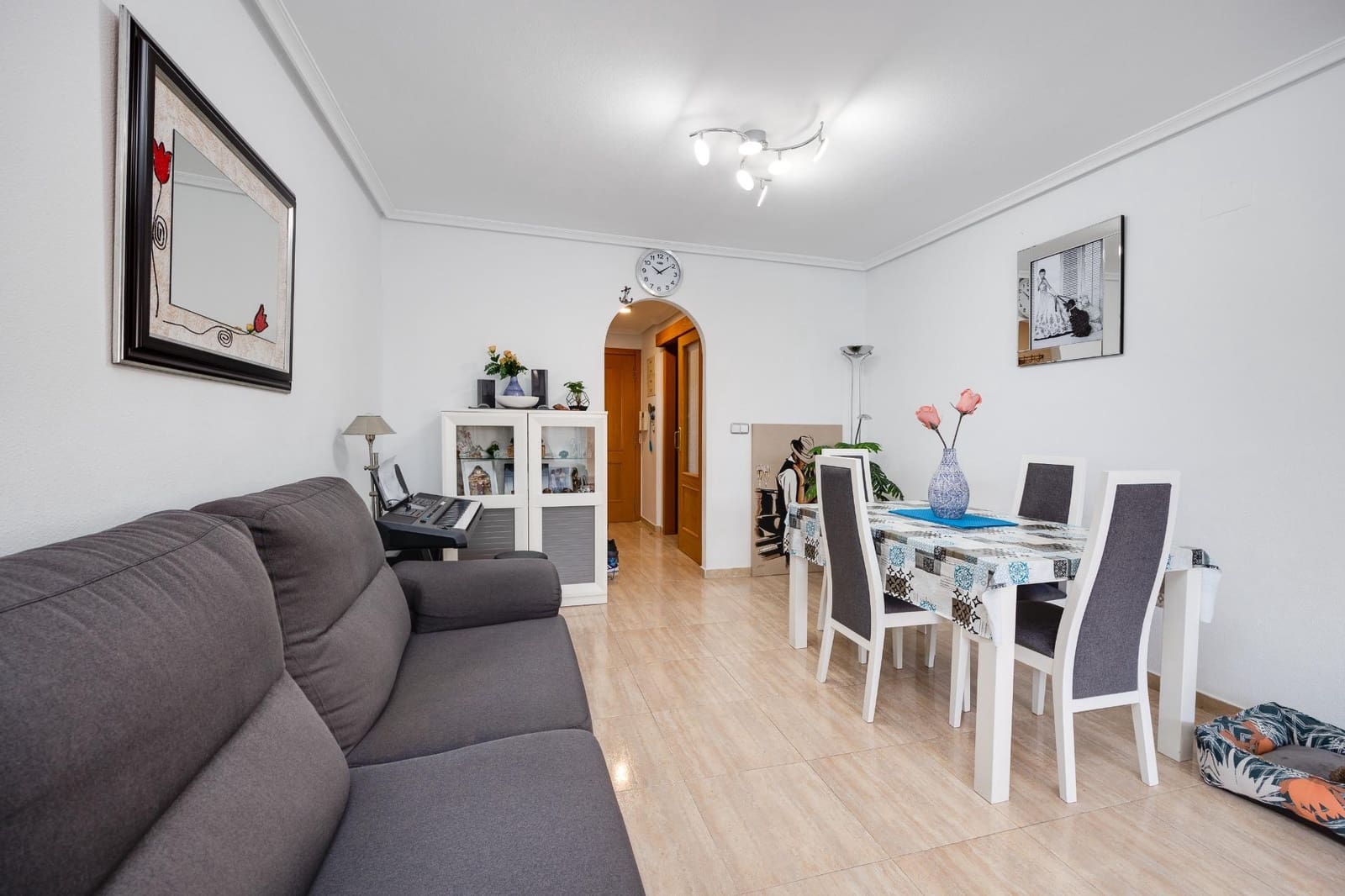 Apartamento de 2 habitaciones en Torrevieja en venta con piscina garaje - 185.000 € (Ref: 8720176)