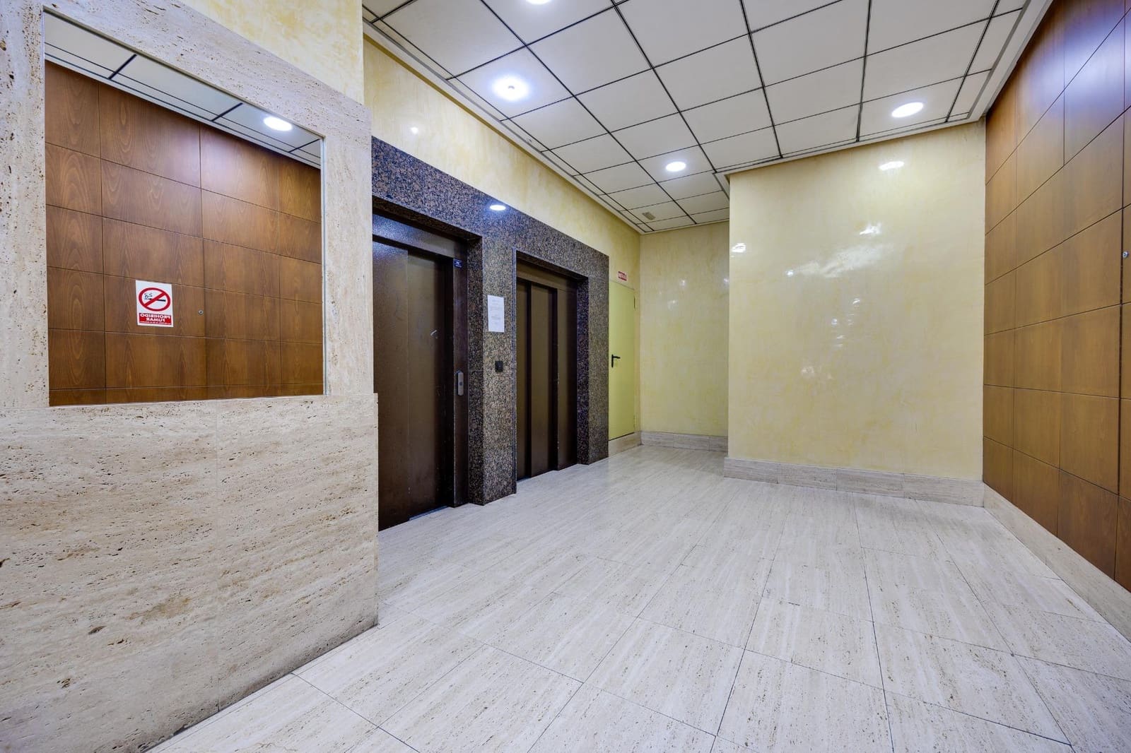 Apartamento de 2 habitaciones en Torrevieja en venta con piscina garaje - 185.000 € (Ref: 8720176)