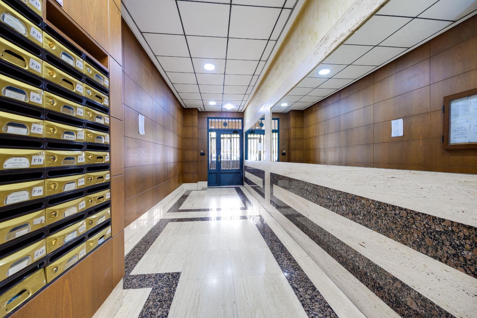 Apartamento de 2 habitaciones en Torrevieja en venta con piscina garaje - 185.000 € (Ref: 8720176)