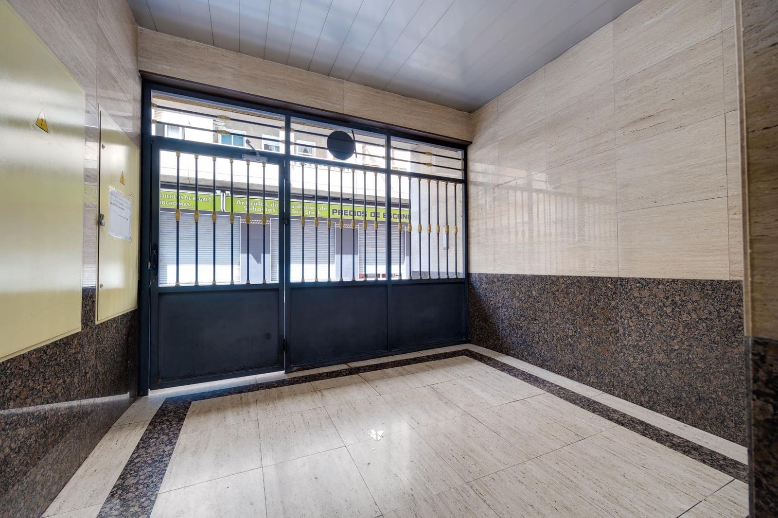 Apartamento de 2 habitaciones en Torrevieja en venta con piscina garaje - 185.000 € (Ref: 8720176)