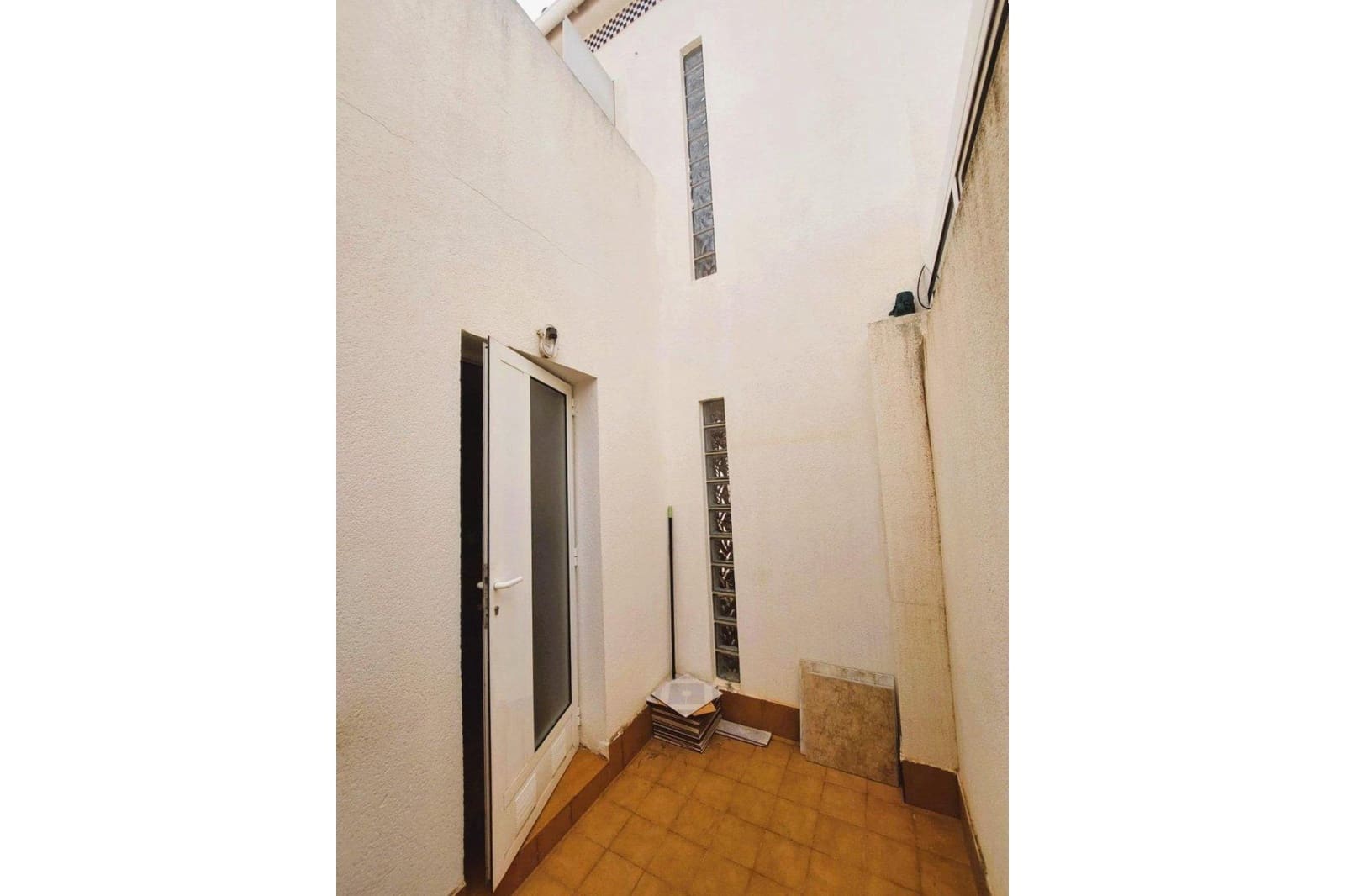 3 makuuhuone Huvila myytävänä paikassa Torrevieja mukana uima-altaan - 183 000 € (Ref: 8818112)