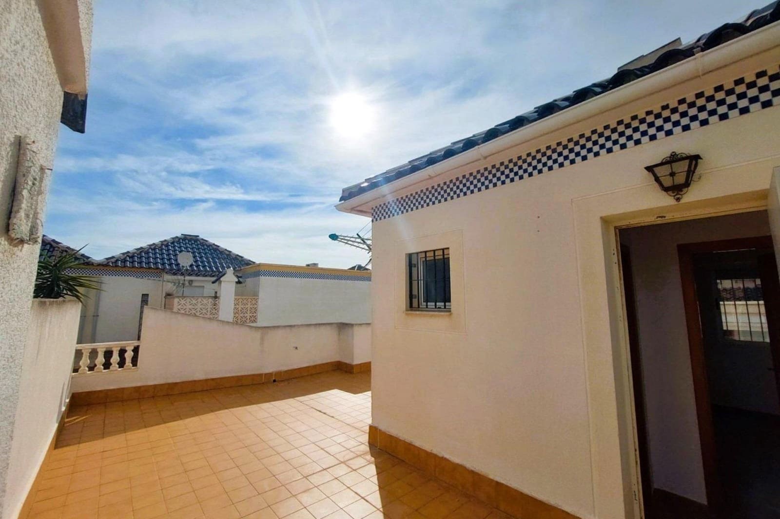 3 makuuhuone Huvila myytävänä paikassa Torrevieja mukana uima-altaan - 183 000 € (Ref: 8818112)