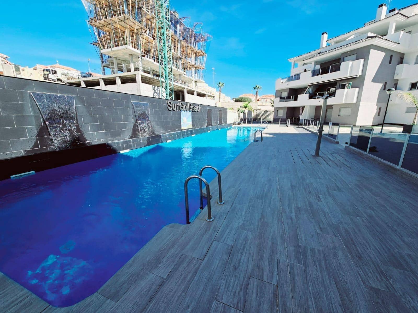 2 makuuhuone Huoneisto myytävänä paikassa Filipinas mukana uima-altaan 
autotalli - 215 000 € (Ref: 8869842)