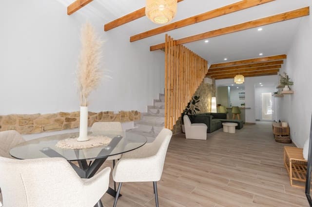 3 bedroom Apartment for sale in Torrevieja - € 299,900 (Ref: 8916115)