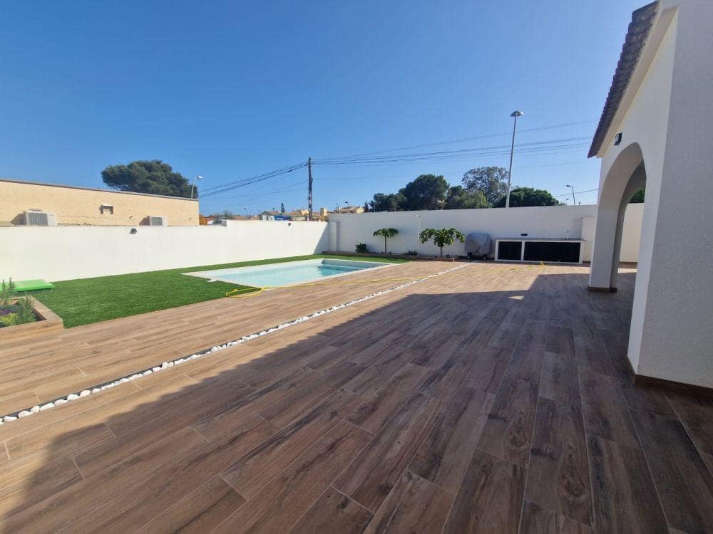 3 sypialnia Willa na sprzedaż w Torrevieja z basenem - 525 000 € (Ref: 8985862)