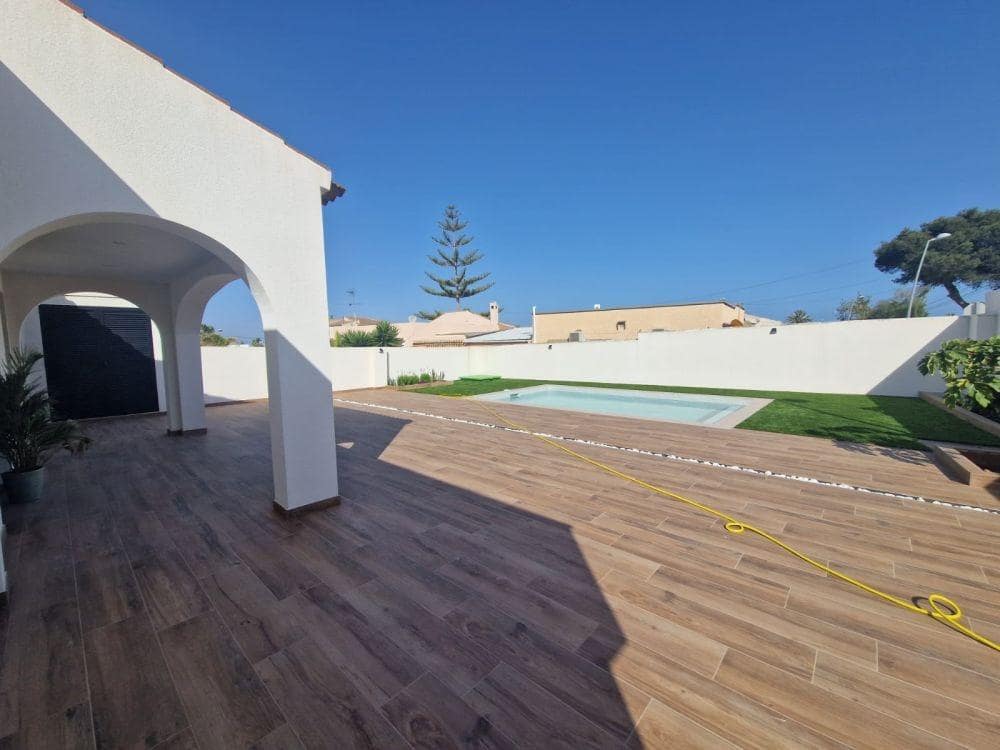3 sypialnia Willa na sprzedaż w Torrevieja z basenem - 525 000 € (Ref: 8985862)