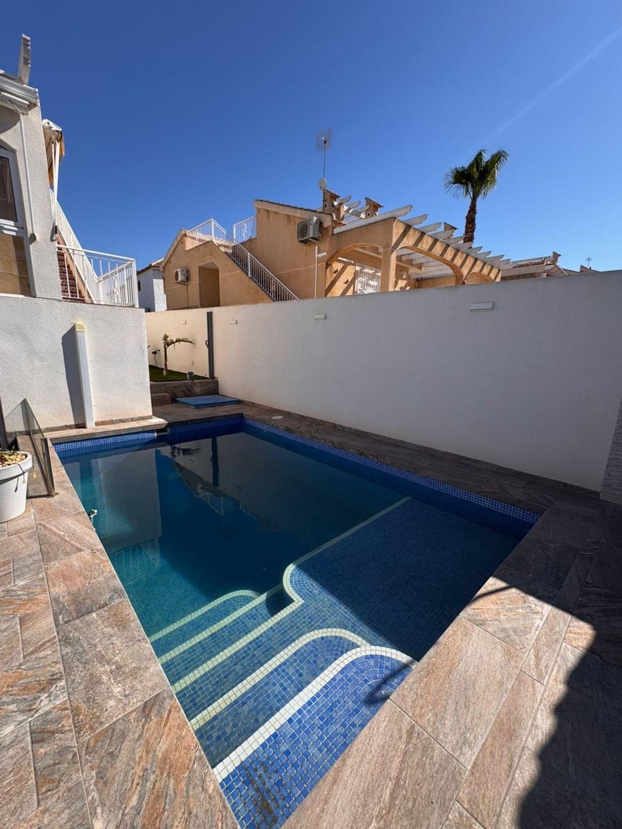 3 bedroom Villa for sale in Torrevieja with pool - € 349,000 (Ref: 8999238)