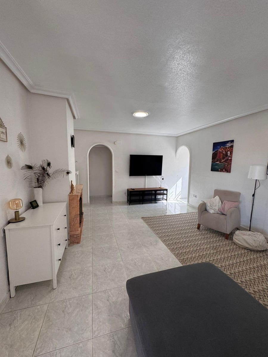 3 bedroom Villa for sale in Torrevieja with pool - € 349,000 (Ref: 8999238)