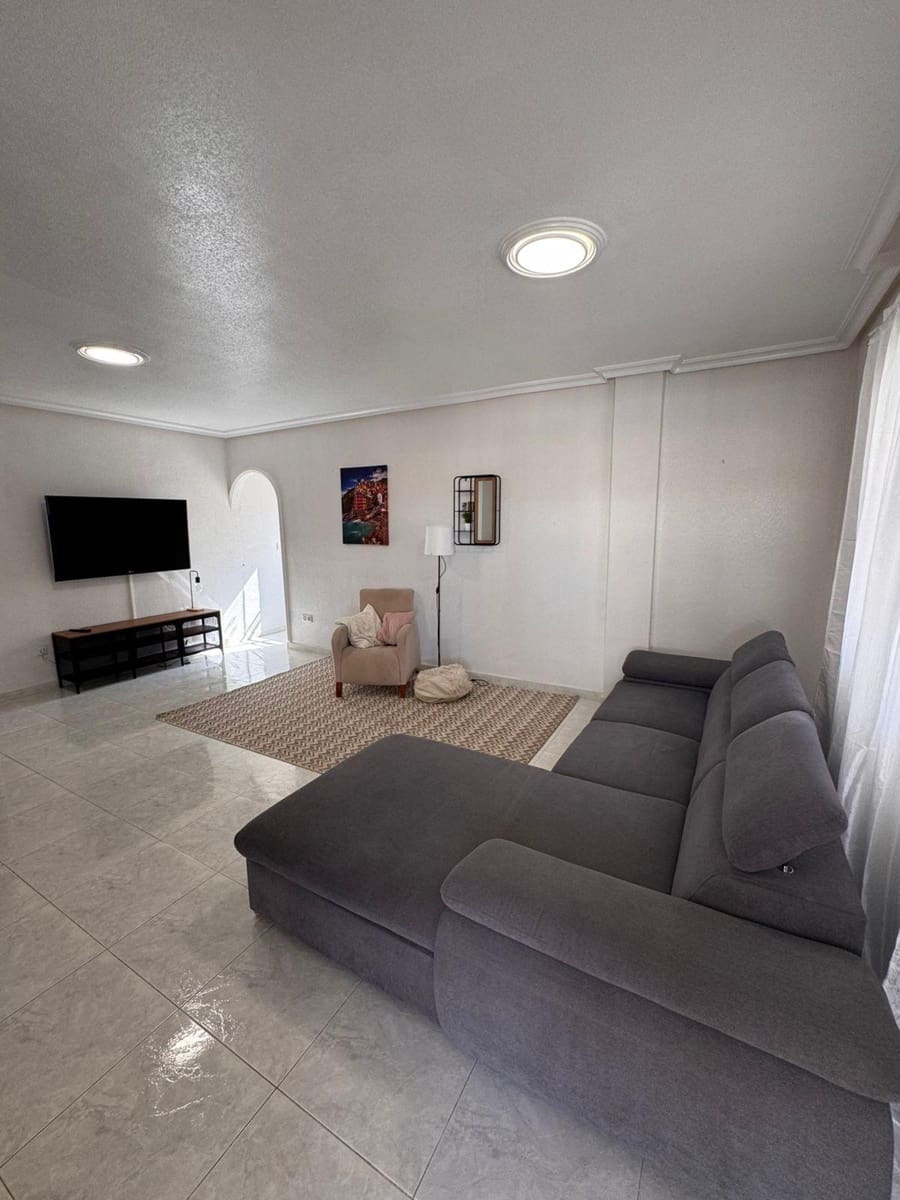 3 bedroom Villa for sale in Torrevieja with pool - € 349,000 (Ref: 8999238)