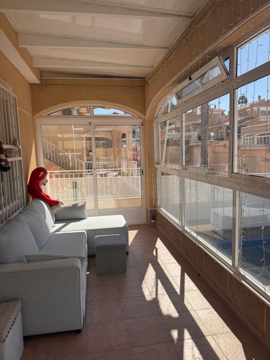 3 bedroom Villa for sale in Torrevieja with pool - € 349,000 (Ref: 8999238)