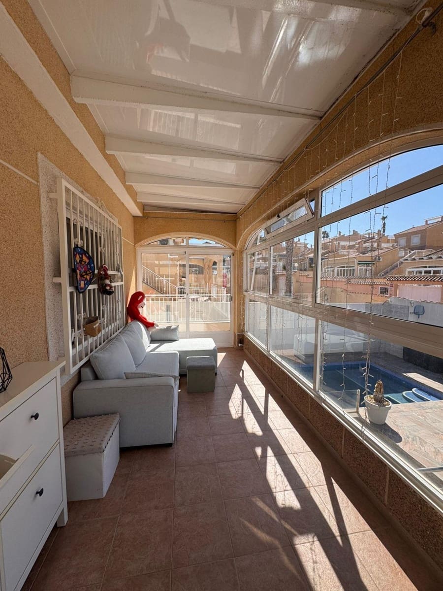 3 bedroom Villa for sale in Torrevieja with pool - € 349,000 (Ref: 8999238)