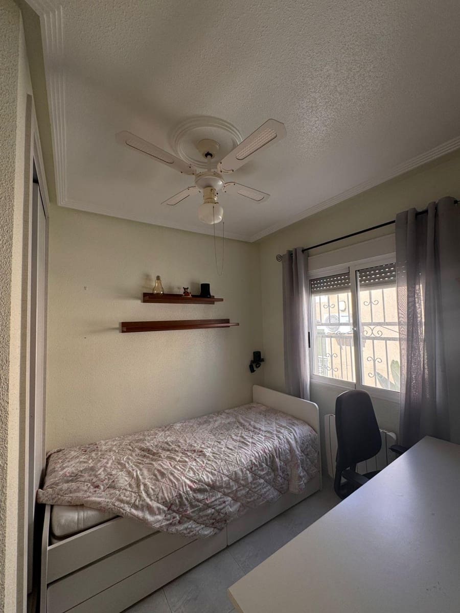 3 bedroom Villa for sale in Torrevieja with pool - € 349,000 (Ref: 8999238)