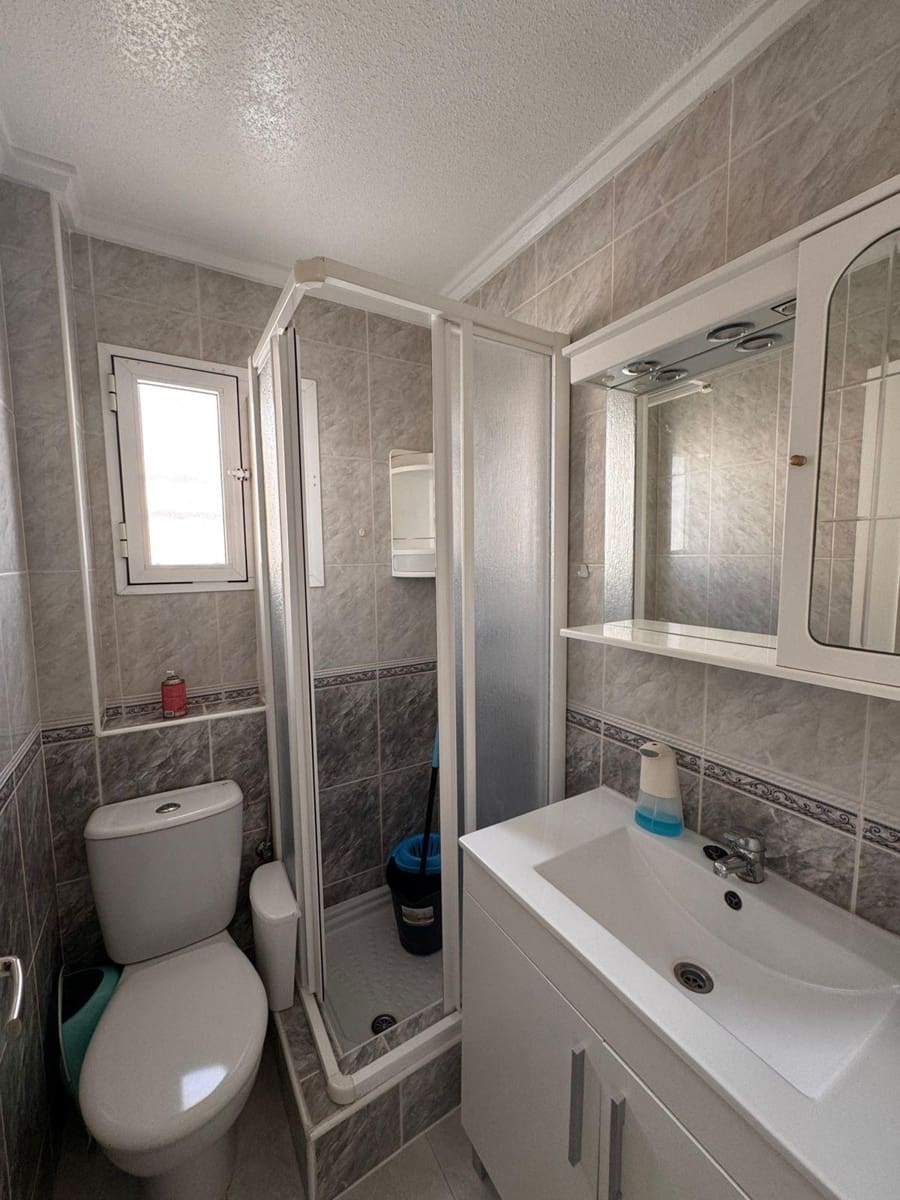 3 bedroom Villa for sale in Torrevieja with pool - € 349,000 (Ref: 8999238)