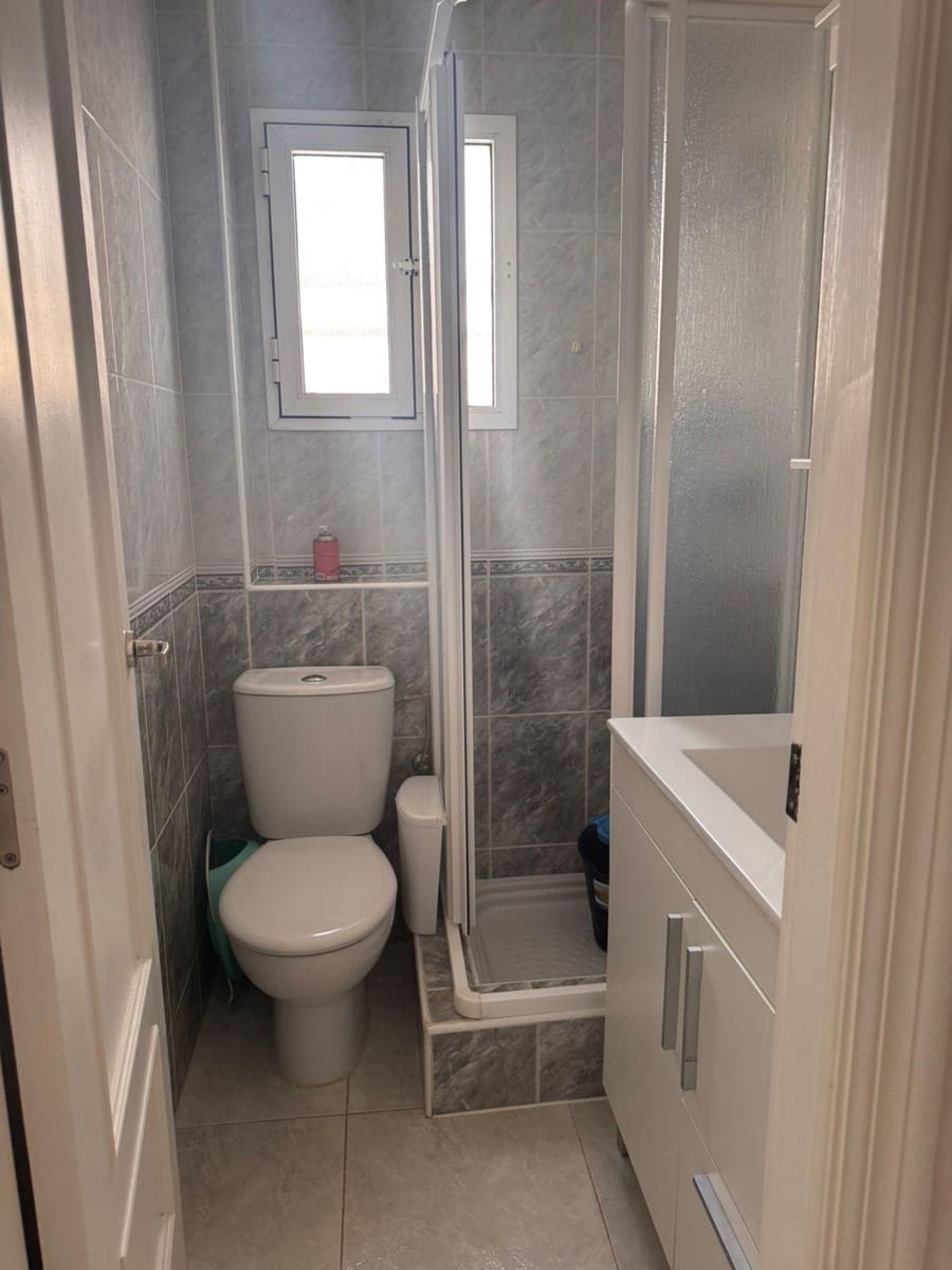 3 bedroom Villa for sale in Torrevieja with pool - € 349,000 (Ref: 8999238)