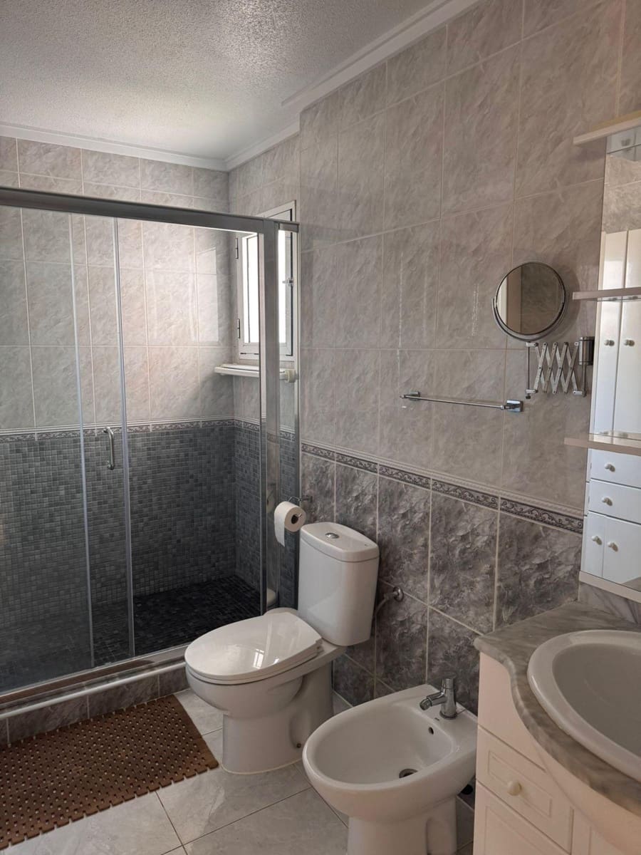 3 bedroom Villa for sale in Torrevieja with pool - € 349,000 (Ref: 8999238)