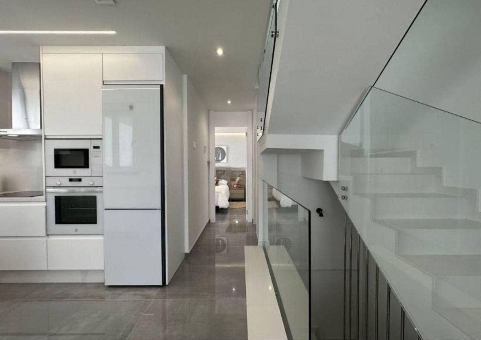 3 sypialnia Willa na sprzedaż w Torrevieja z basenem garażem - 670 000 € (Ref: 9007397)