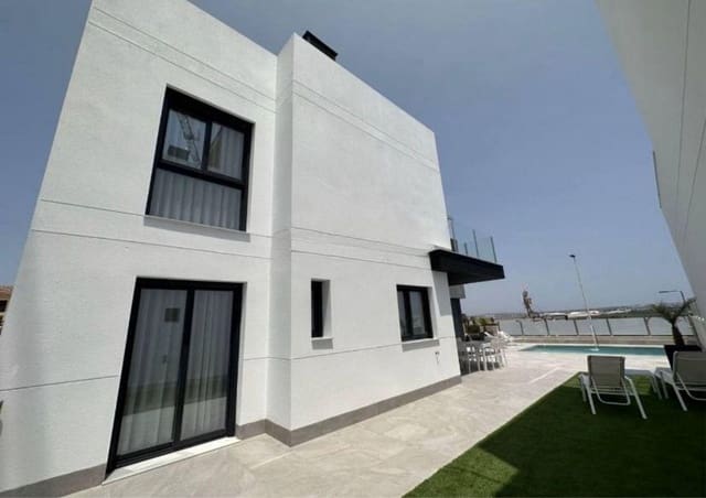 3 sypialnia Willa na sprzedaż w Los Balcones - Los Altos, Torrevieja z basenem garażem - 670 000 € (Ref: 9007397)