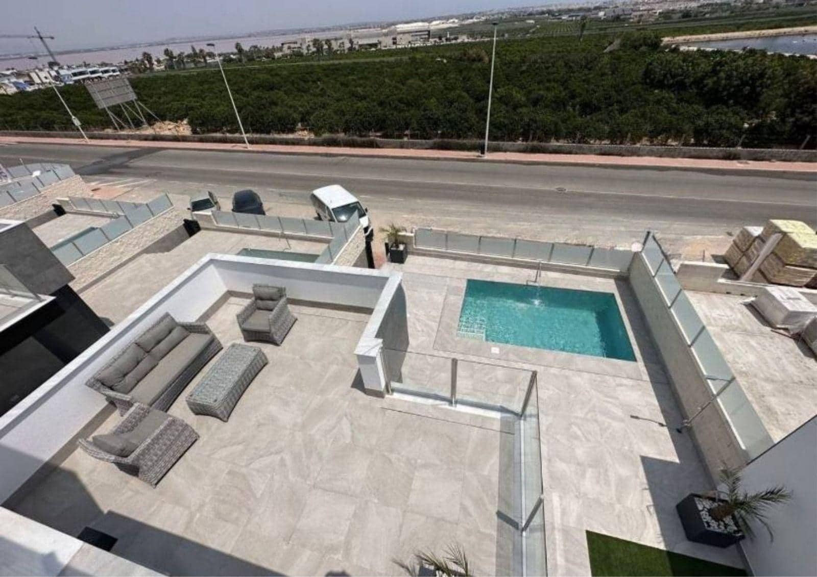 3 sypialnia Willa na sprzedaż w Torrevieja z basenem garażem - 670 000 € (Ref: 9007397)