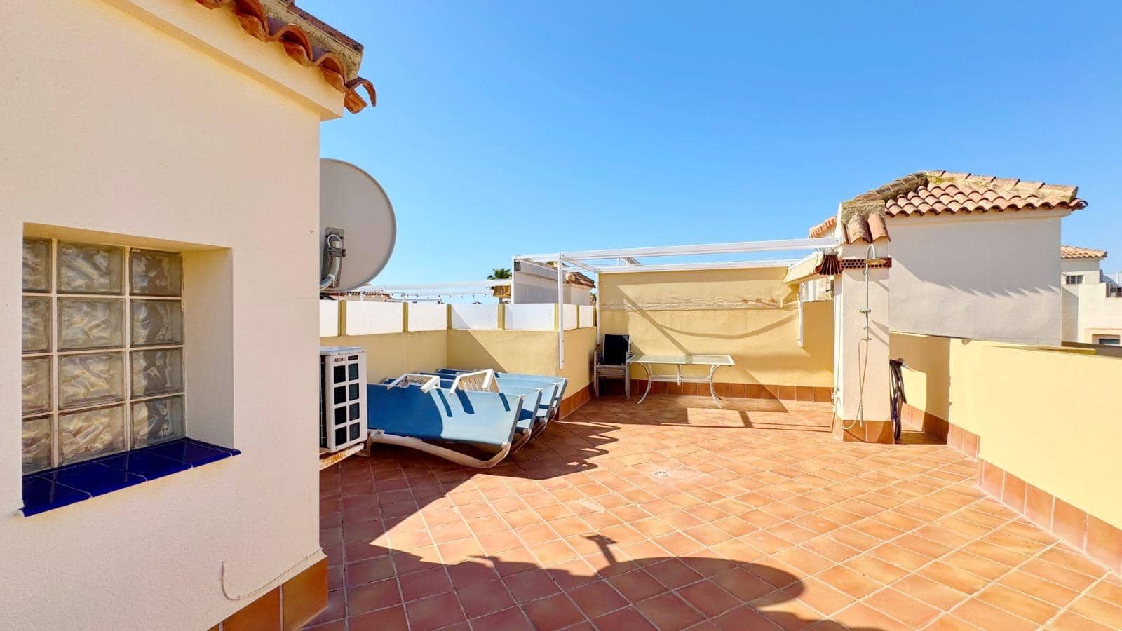 2 soverom Penthouse til salgs i Punta Prima med svømmebasseng - € 227 000 (Ref: 9014504)