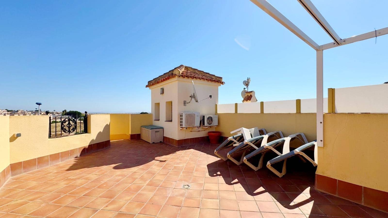 2 soverom Penthouse til salgs i Punta Prima med svømmebasseng - € 227 000 (Ref: 9014504)