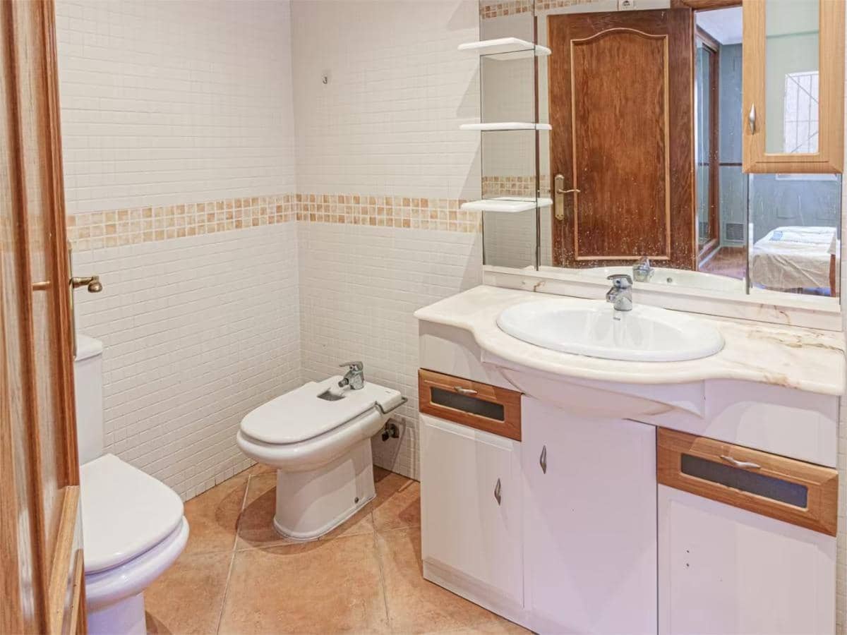 5 bedroom Villa for sale in Torrevieja with pool garage - € 320,000 (Ref: 9024187)